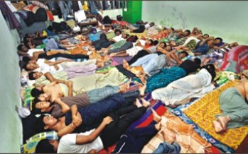 Hundreds of Dhaka University students stay at mosques, corridors, Ex-student leaders occupy a large number of hall seats