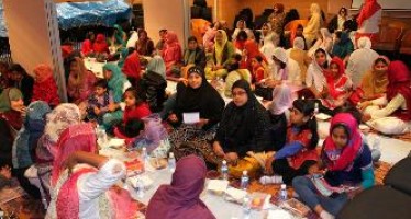 Muslim community ends fast with feast for Ramadan