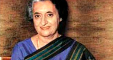 Sonia Gandhi  to receive a posthumous award on behalf of former Indian premier Indira Gandhi