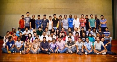 ফ্ল্যাশ মব জ্বরে শামিল  হলো ডারউইনের প্রবাসী ছাত্র ছাত্রীরা